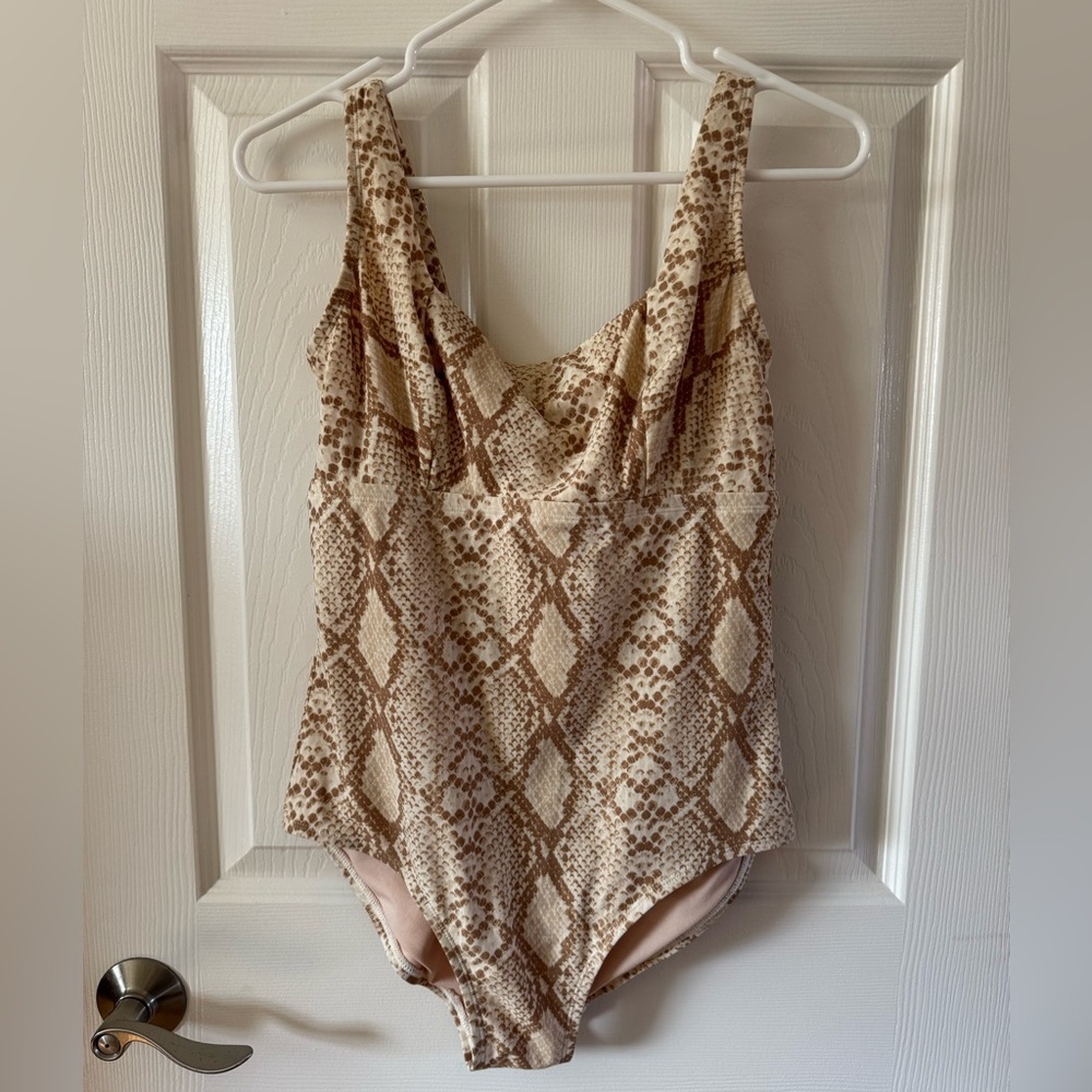 NWT - Kona‎ Sol One Piece Swimsuit Size Medium